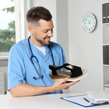 Lade das Bild in den Galerie-Viewer, OrthoStella - ergonomische schmerzlindernde Sandalen für Damen - Sonderaktion 1+1 Gratis