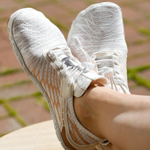 Lade das Bild in den Galerie-Viewer, FloraX Pro - ergonomische, schmerzlindernde & wasserdichte Barfußschuhe - Sonderaktion 1+1 Gratis
