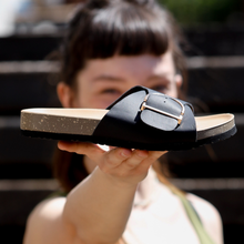 Lade das Bild in den Galerie-Viewer, OrthoMia - Schmerzlindernde Kork-Sandalen mit Schnallenriemen-Design für Damen - Sonderaktion 1+1 Gratis