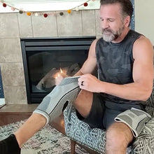 Lade das Bild in den Galerie-Viewer, KnieStabil - orthopädische Kompressionsstütze zur Linderung von Knieschmerzen