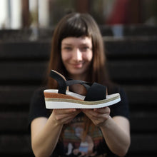 Lade das Bild in den Galerie-Viewer, OrthoStella - ergonomische schmerzlindernde Sandalen für Damen - Sonderaktion 1+1 Gratis