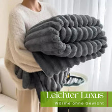 Lade das Bild in den Galerie-Viewer, Kuschelwunder Deluxe – Extra Große Premium-Fleece-Decke
