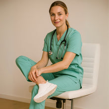 Lade das Bild in den Galerie-Viewer, VivaCare+ ergonomische &amp; rutschfeste Schmerzlinderungs-Schuhe für lange Schichten
